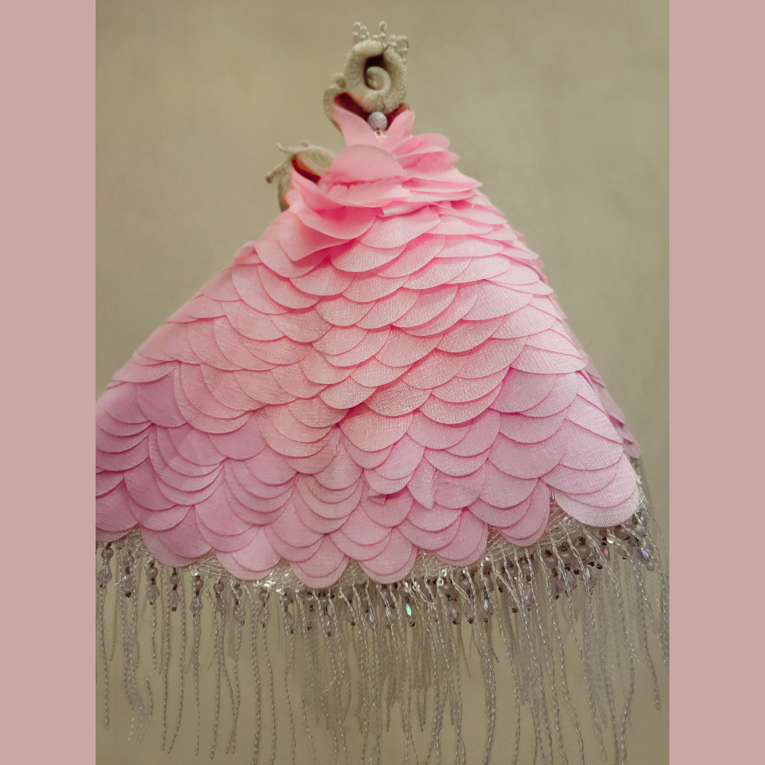 Pink thaal cover, standing view with fringe