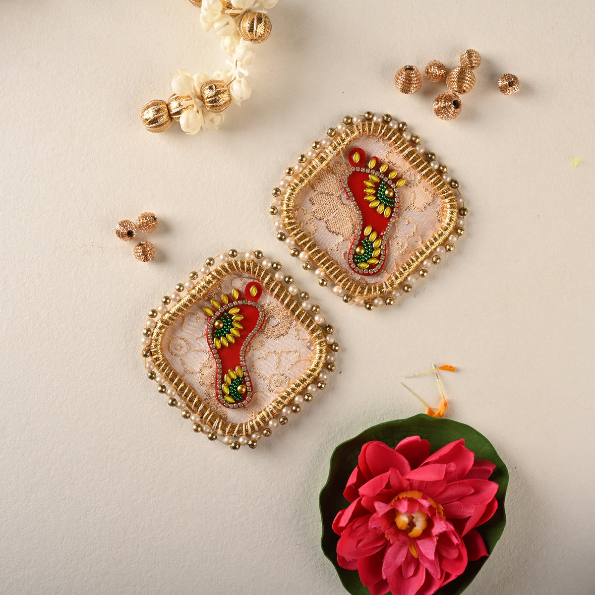 Red Charan with Yellow Stones – Square Pearl Border (Single)
